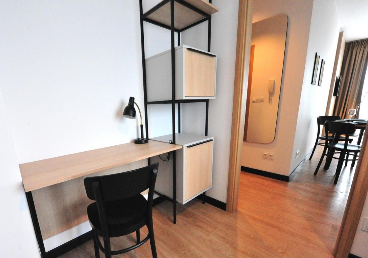 Bk Aparthotel Praga - National Stadium - Comfortable Apartment For 4 People Varsovia Exterior foto